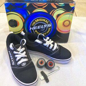 Heely Wheeled Black Tennis Shoes, Kids size 3Y